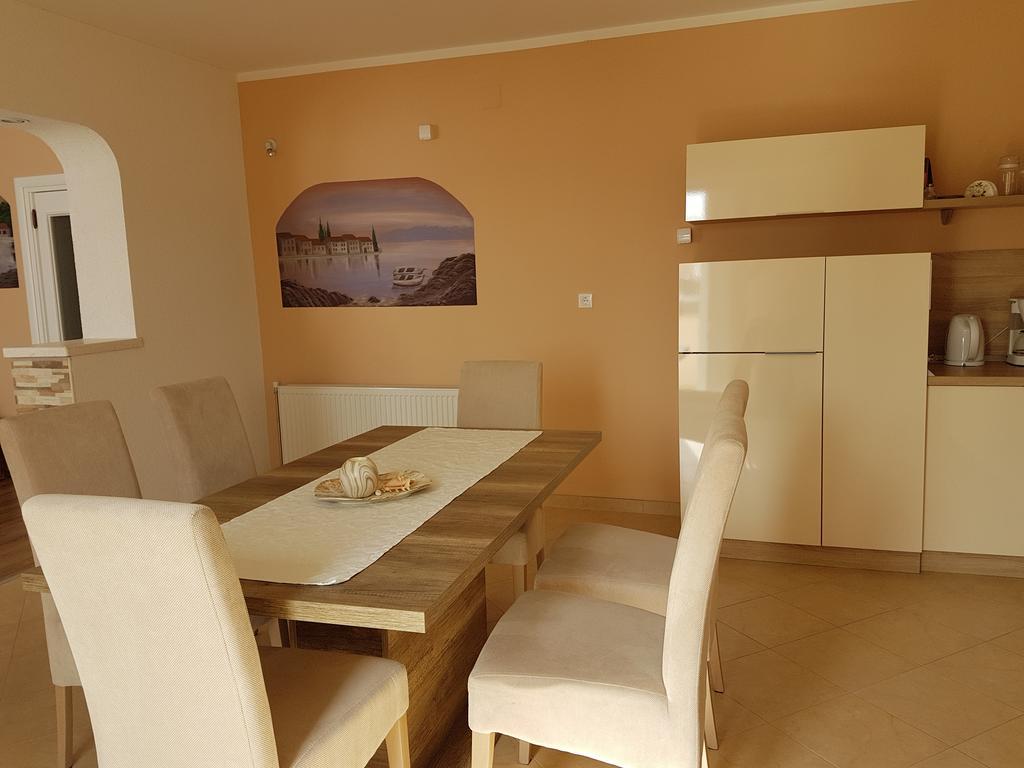 Apartments Suzana Novi Vinodolski Kültér fotó