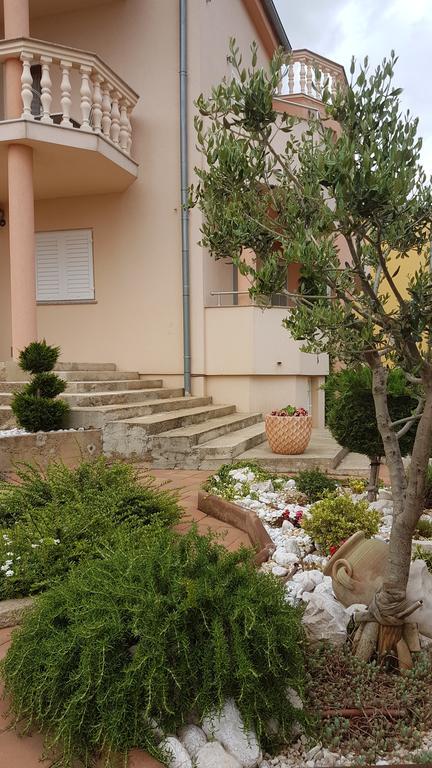Apartments Suzana Novi Vinodolski Kültér fotó