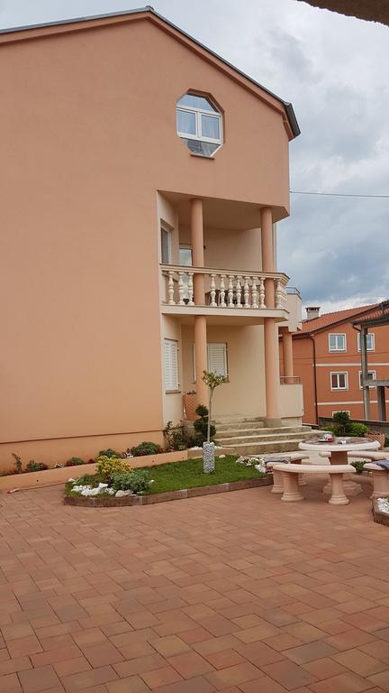 Apartments Suzana Novi Vinodolski Kültér fotó